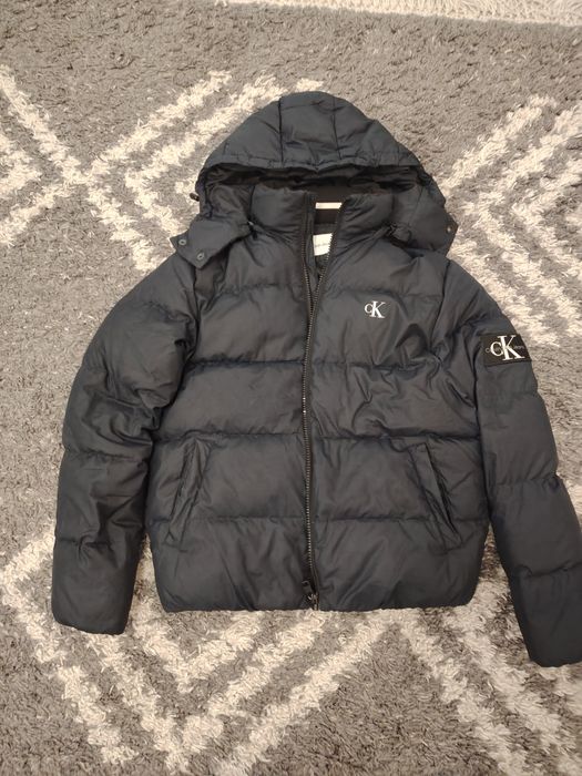 Vând geaca Calvin Klein