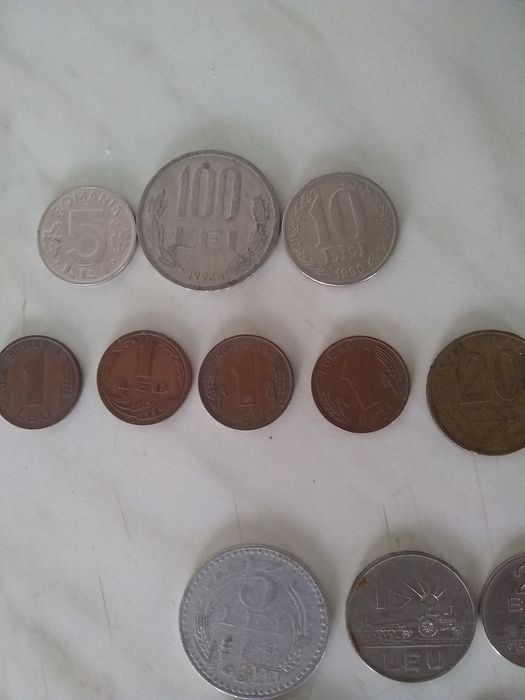 Monezi și bancnote vechi.