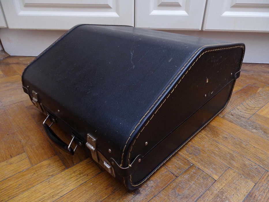 Много запазен куфар