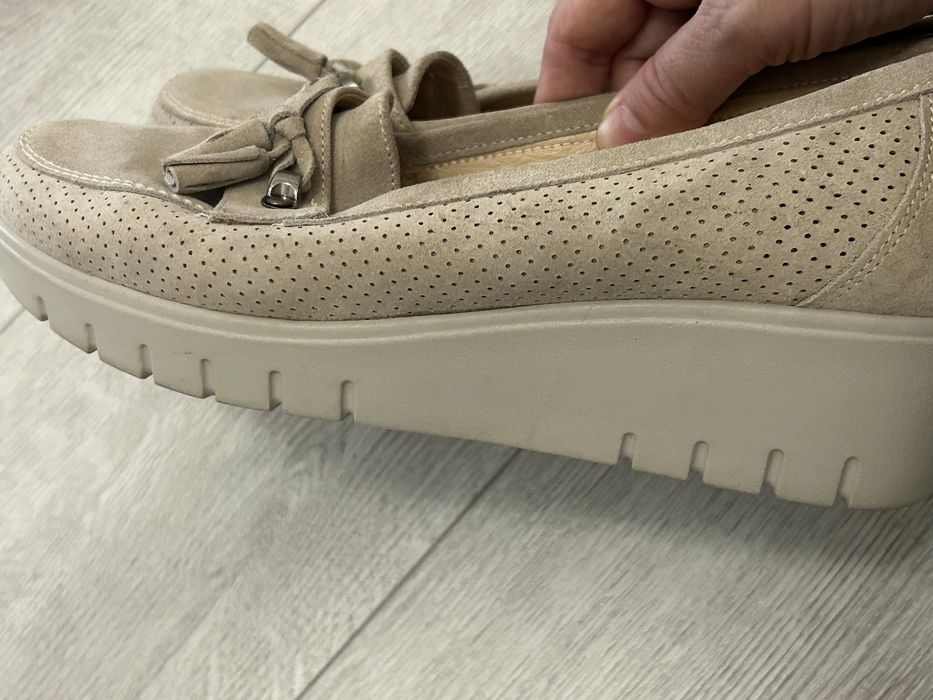 Нови обувки от естествен велур