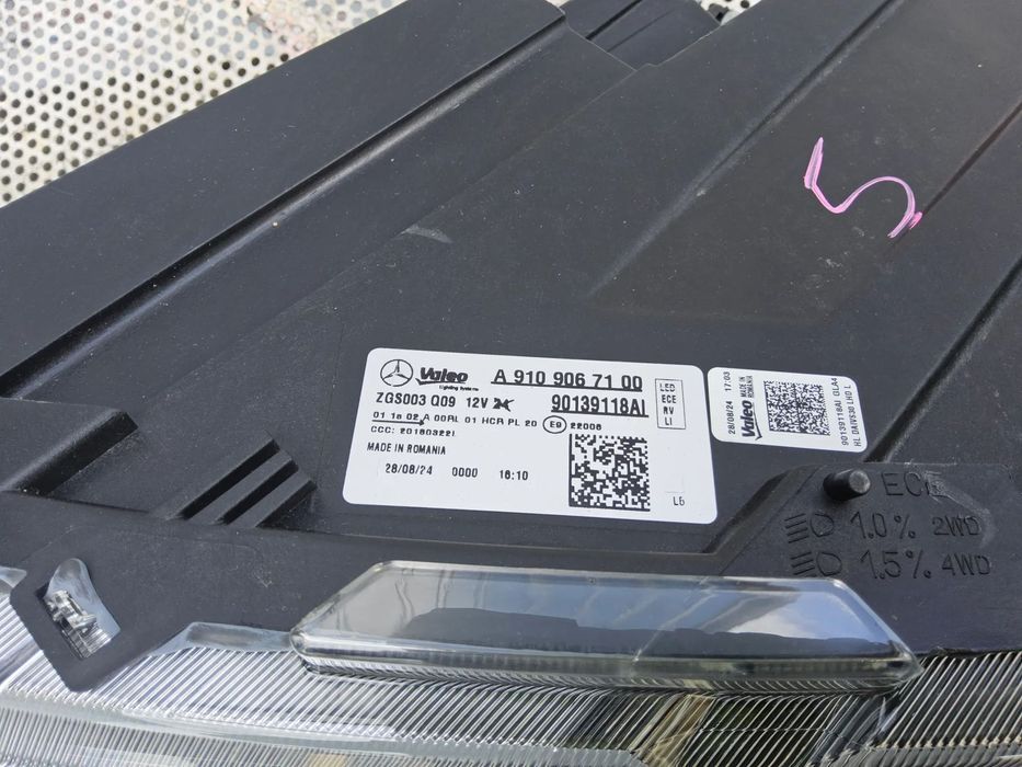 Far Led Mercedes Sprinter w907 far stânga led w910 Sprinter cod a9109067100 cu ureche rupta mic defect