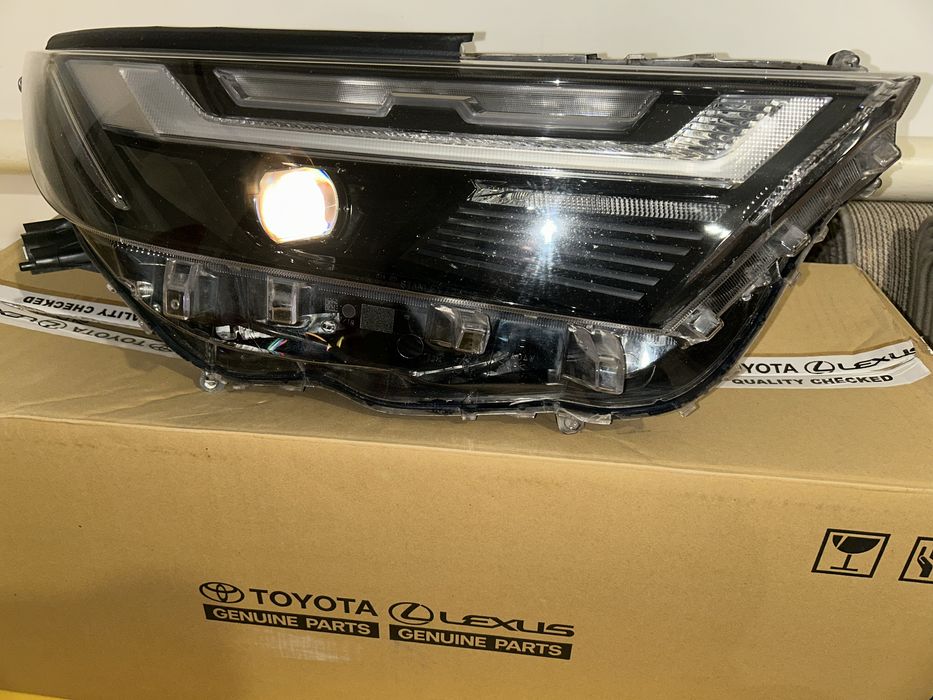 фара правая Rav4