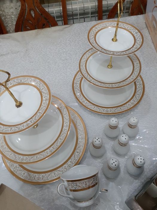 Этажерки,чайники,рюмки,чашки