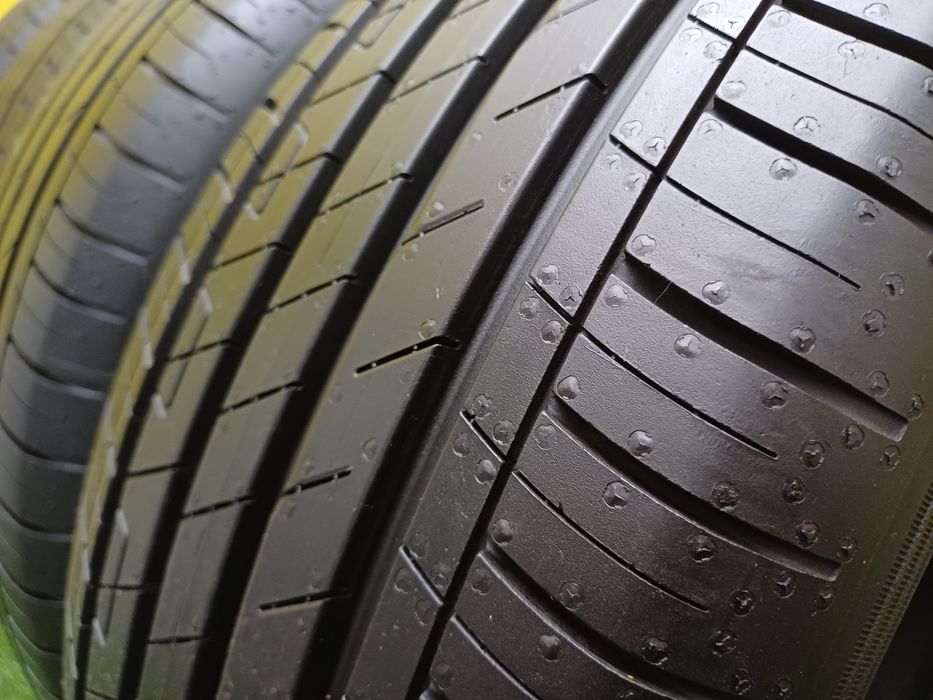 Шины 215/55 R17 Goodyear комплект.