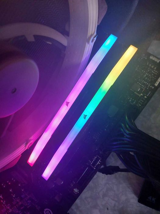 32GB DDR5 6000MT/s CL40 - Corsair Vengance RGB (XMP)
