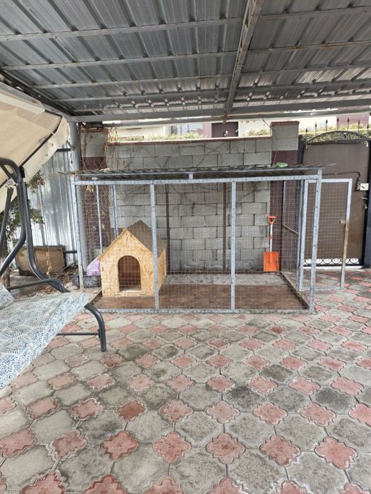 Вольер с будкой