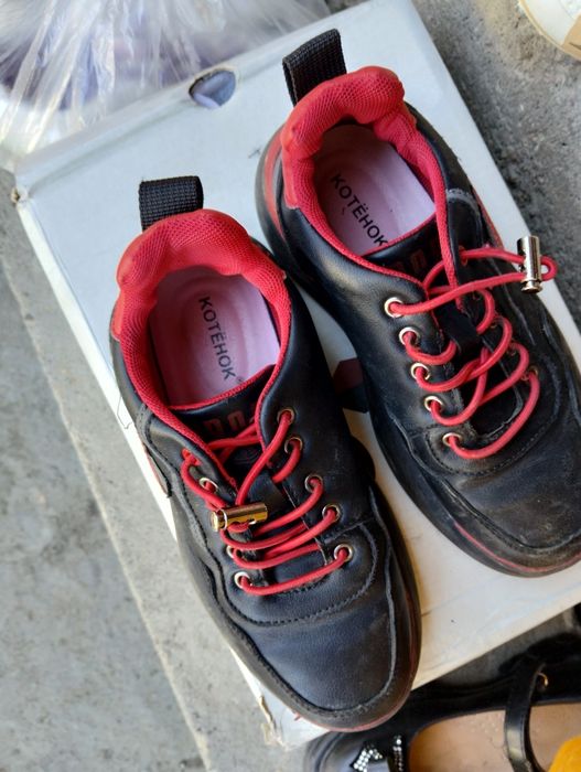 Туфли кроссовки для девочек. Взрослые платье