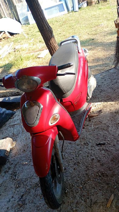 Vând scuter de 150 cc cu acte de Italia
