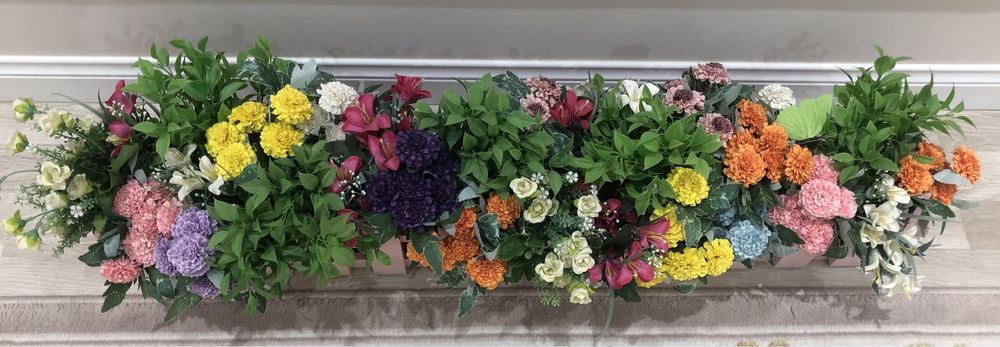 Кашпо с искуственными  цветами