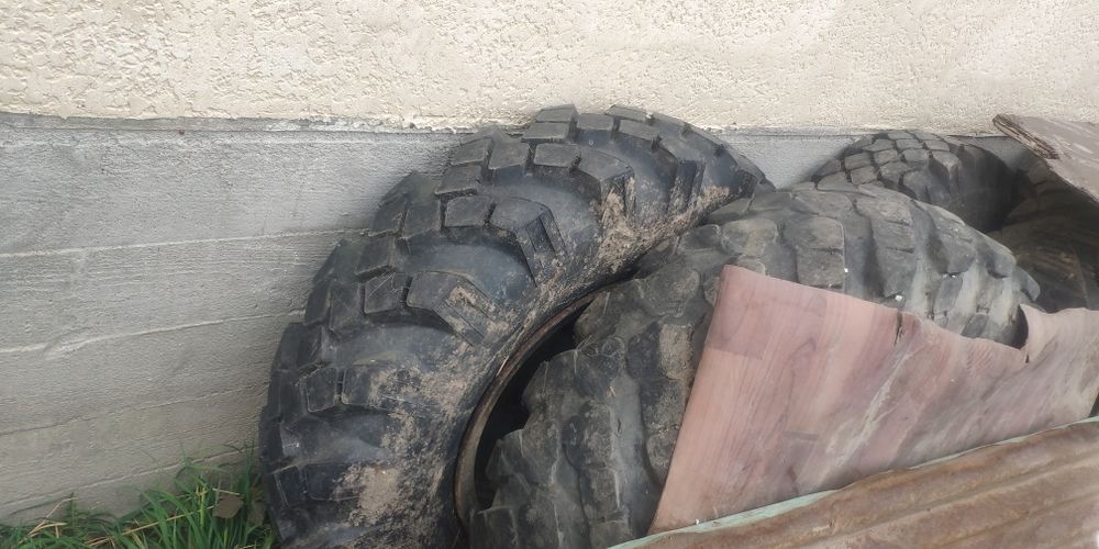 ось со ступицами рессорами под прицеп