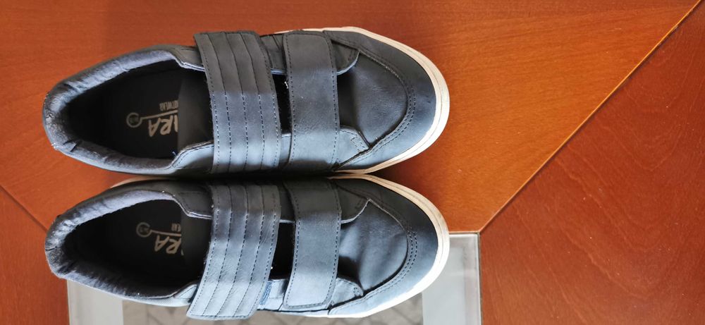 Спортни обувки на Zara