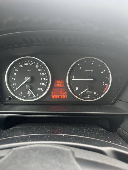 Vand sau schimb masina se prezinta impecabil