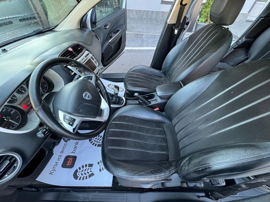 Lancia  Delta 1.6 На Части