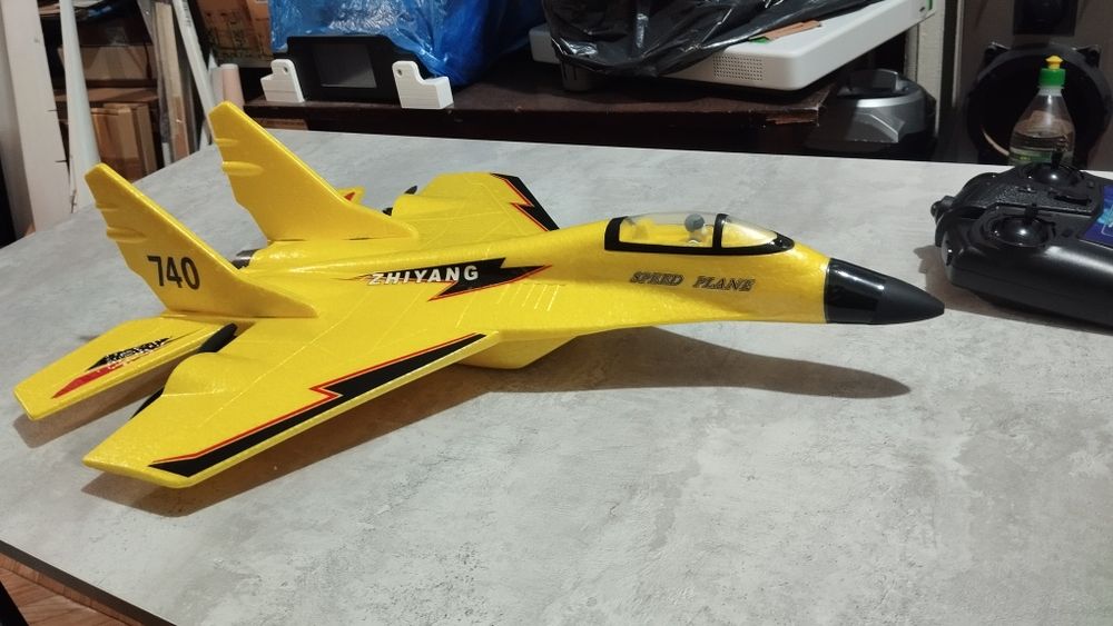 Самолёт на радиоуправлении ZY-740