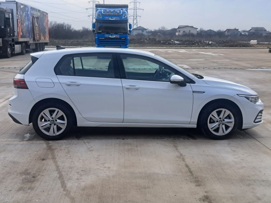 Vând   golf 8 1st edition