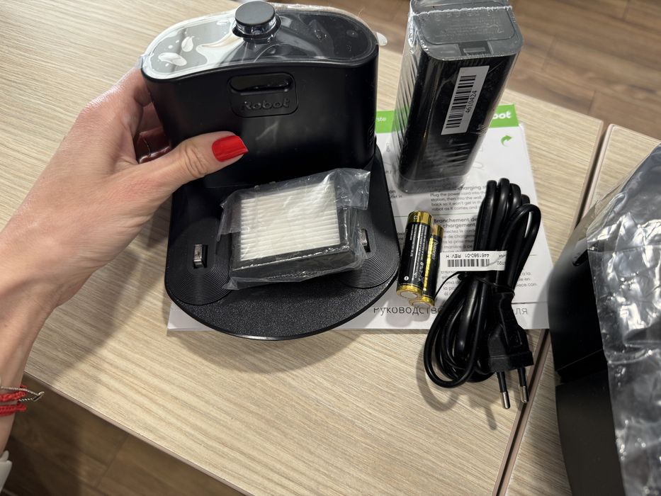 Robot de aspirare iRobot Roomba e5,  Negru, NOU!!!