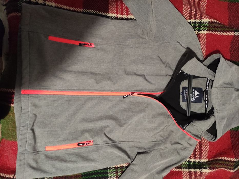 Ветроустойчиво яке с качулка Ветровка