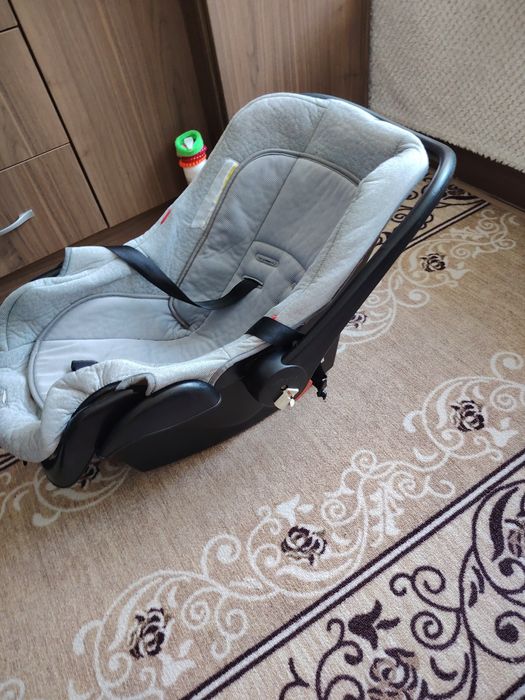 Продавам детско, бебешко столче за кола.