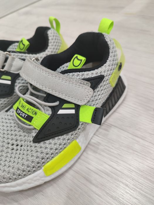 Кросовки для мальчика спортивные.