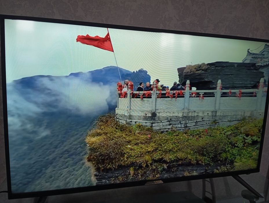 Продам телевизор диагональ 102