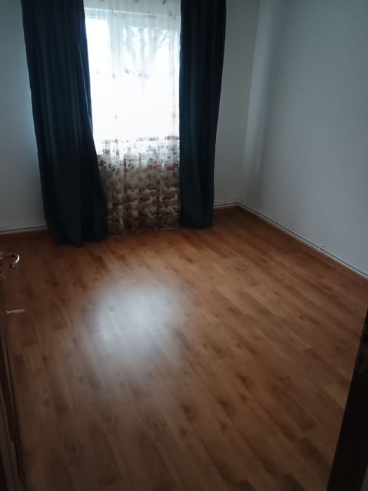 Inchiriez apartament 3 camere