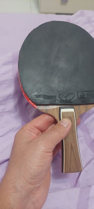 Paleta tenis de masa profesională Tenergy 05  și Tibhar