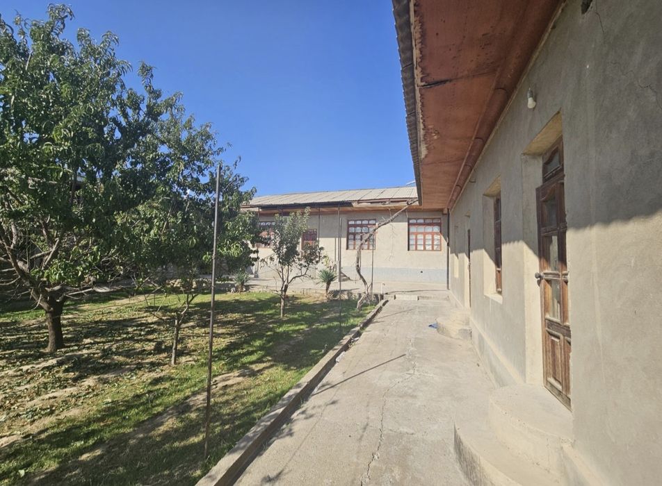 Кибрай тумани Узумзор маҳалласида  9,6 сотих 6 хонали уй сотилади.