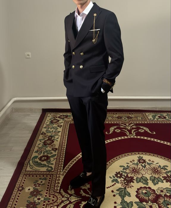 Костюм сатылады