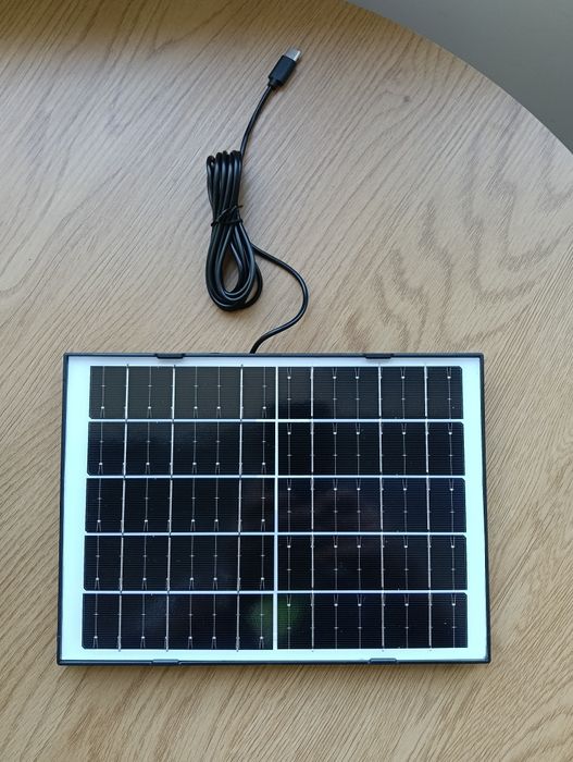 Camera supraveghere CU 3 OBIECTIVE SI SENZOR DE MISCARE  , PANOU SOLAR , conectivitate prin telefon