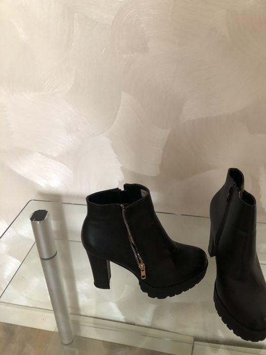 Продам ботфорды  женские.