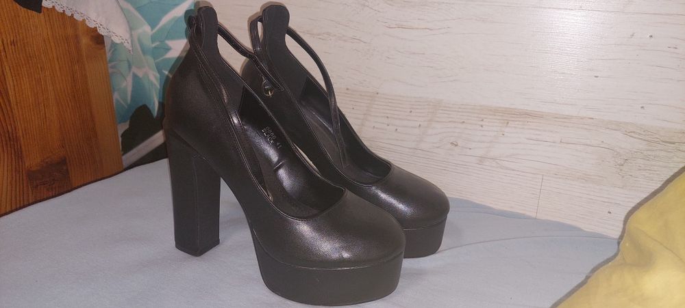 Обувки с платформа
