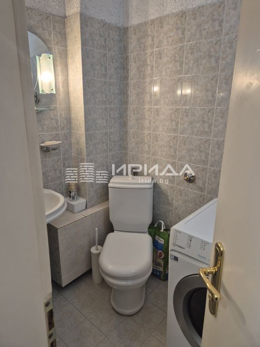 Просторен тристаен апартамент в идеален център