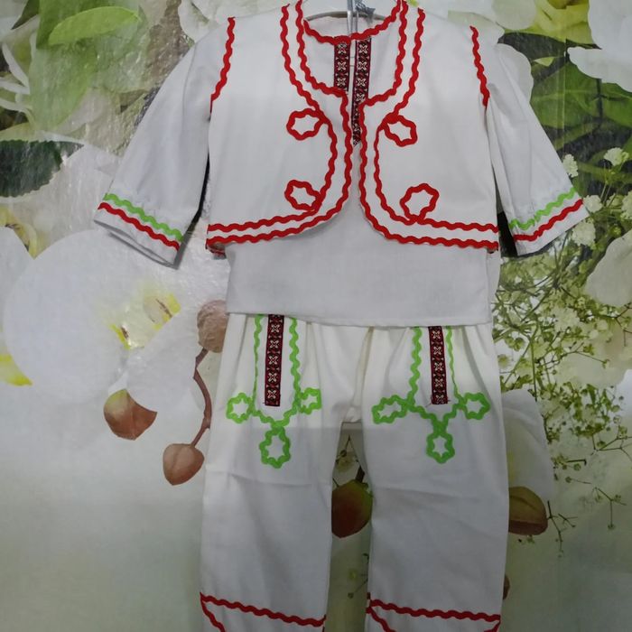 Народна носия със ширити за момче