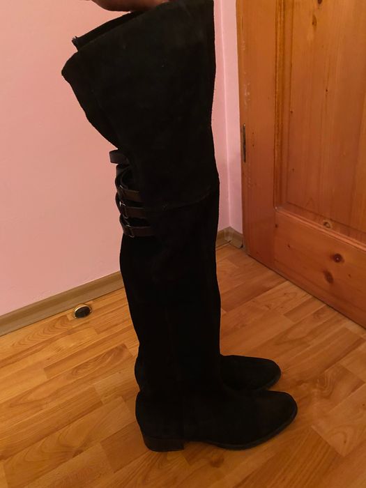 Чизми над коляното