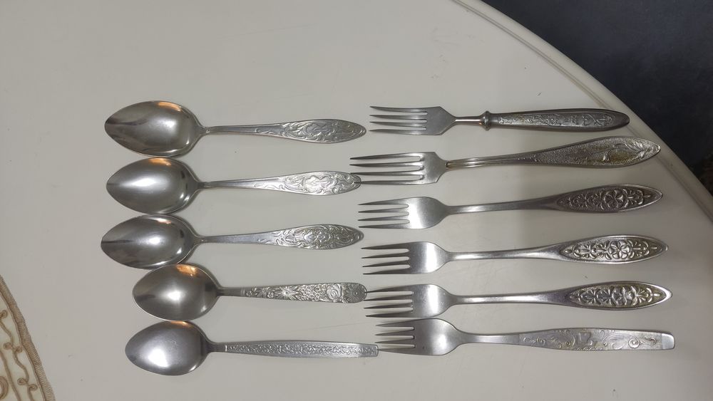 Ложки, вилки б.у., за всё 50 тыс.