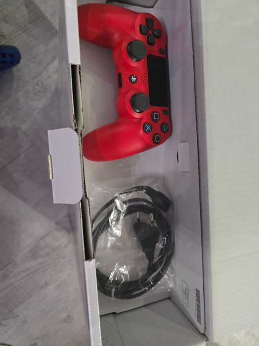 PlayStation 4 Pro 1 tb с допълнителен джойстик