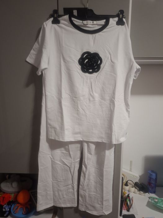 Compleu alb 2 buc pe stoc