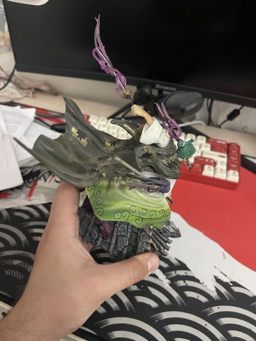 Продам фигурку Зоро ванпис