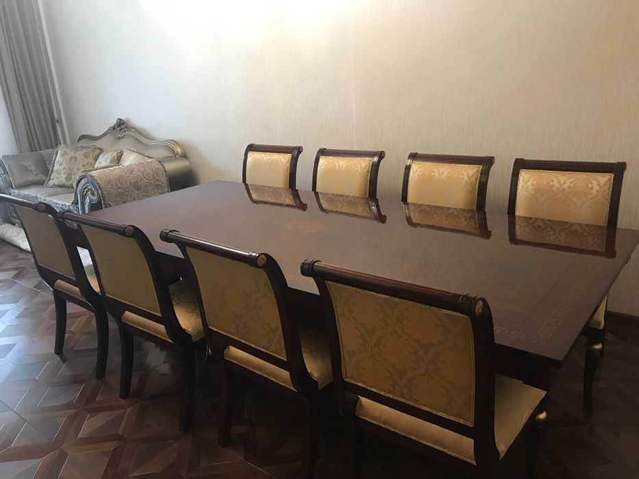 Гостиный стол со стульями