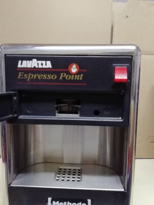 Кафемашина lavazza point + 50 капсули Лаваца