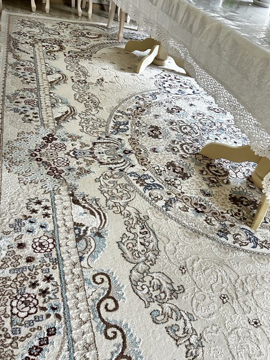 Ковер для зала 8*3 в отличном состоянии