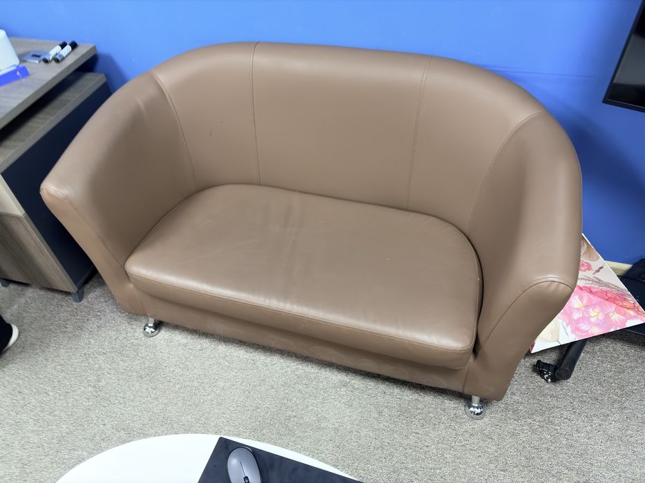 удобный кожаный диван