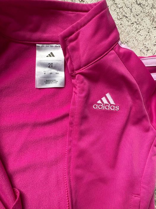 Продается костюм adidas на 2 года