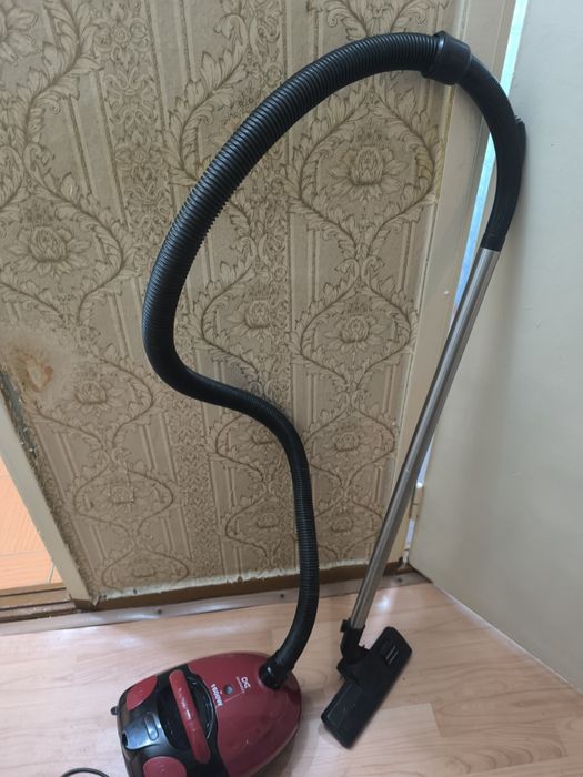 Пылесос Daewoo RC-2200RA 1600W, рабочий