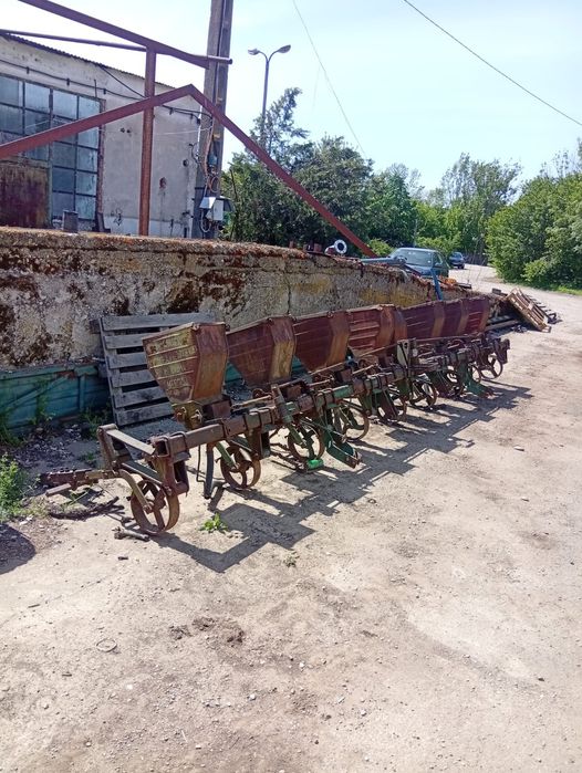 Vând 2 Prășitori Preț 15 milioane bucata