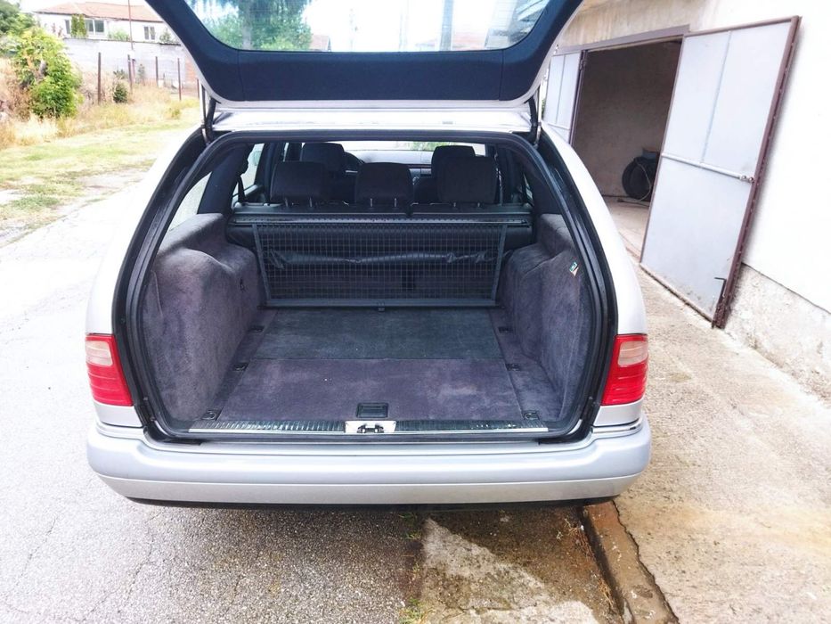 Лек автомобил Мерцедес Е 200 T