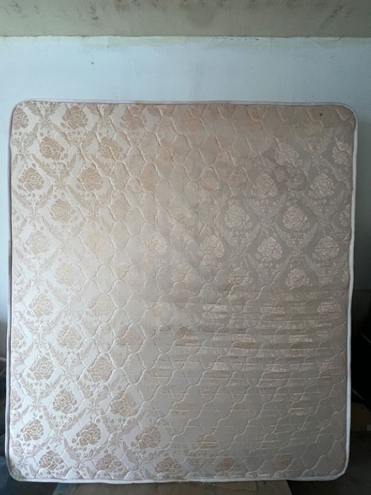 Кровать,тумбочки,комод