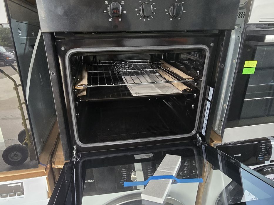 Нова фурна за вграждане Heinner 65 литра черна