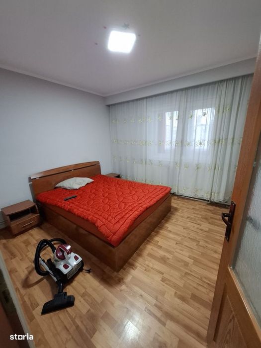 Apartament  de 3 camere, zona Orizont,potential excelent