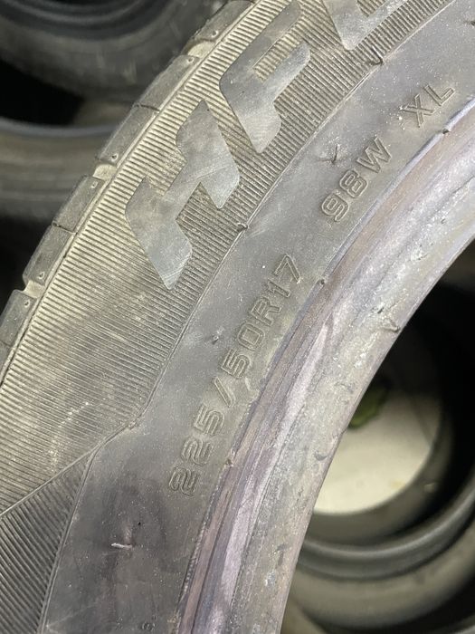 Продам комплект шин R17